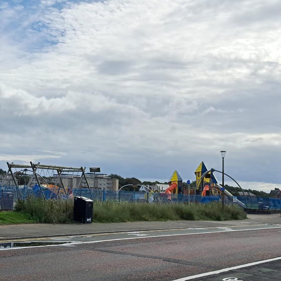 Maze Beach Getaway Ayr Exterior foto